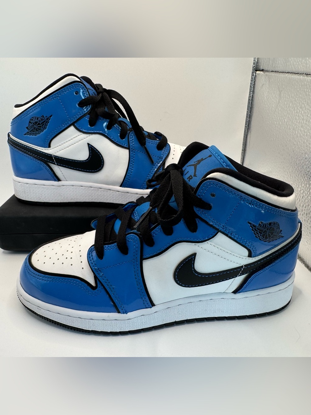 Air Jordan 1 Mid Signal Blue Patent Leather Sneakers Women’s 6.5 / retro hype